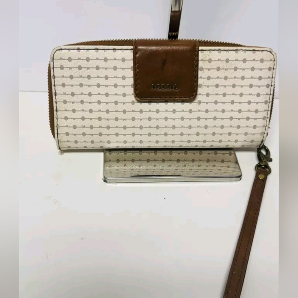 FOSSIL-Pebbled Leather Wristlet/Wallet
